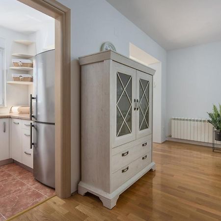 Apartment Melarnian Near The Beach In Umag Bagian luar foto