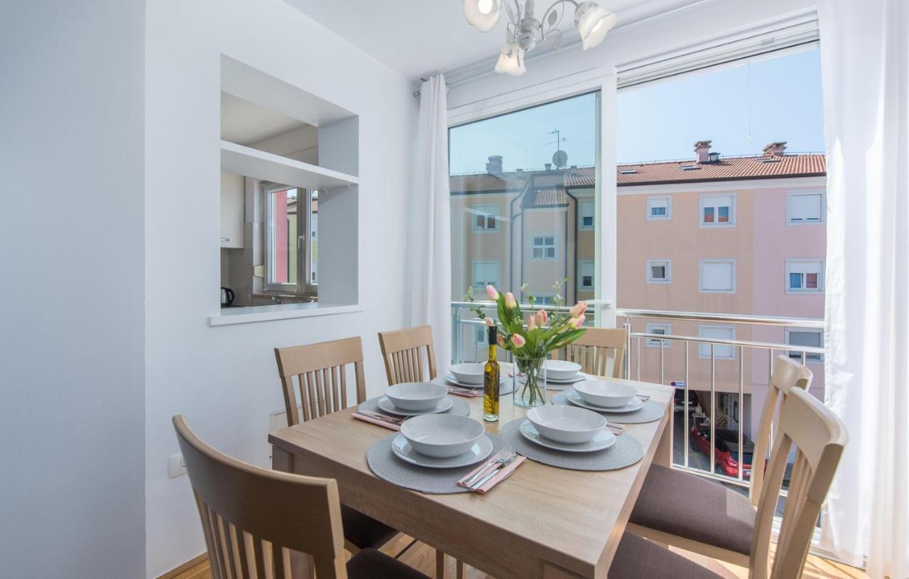Apartment Melarnian Near The Beach In Umag Bagian luar foto