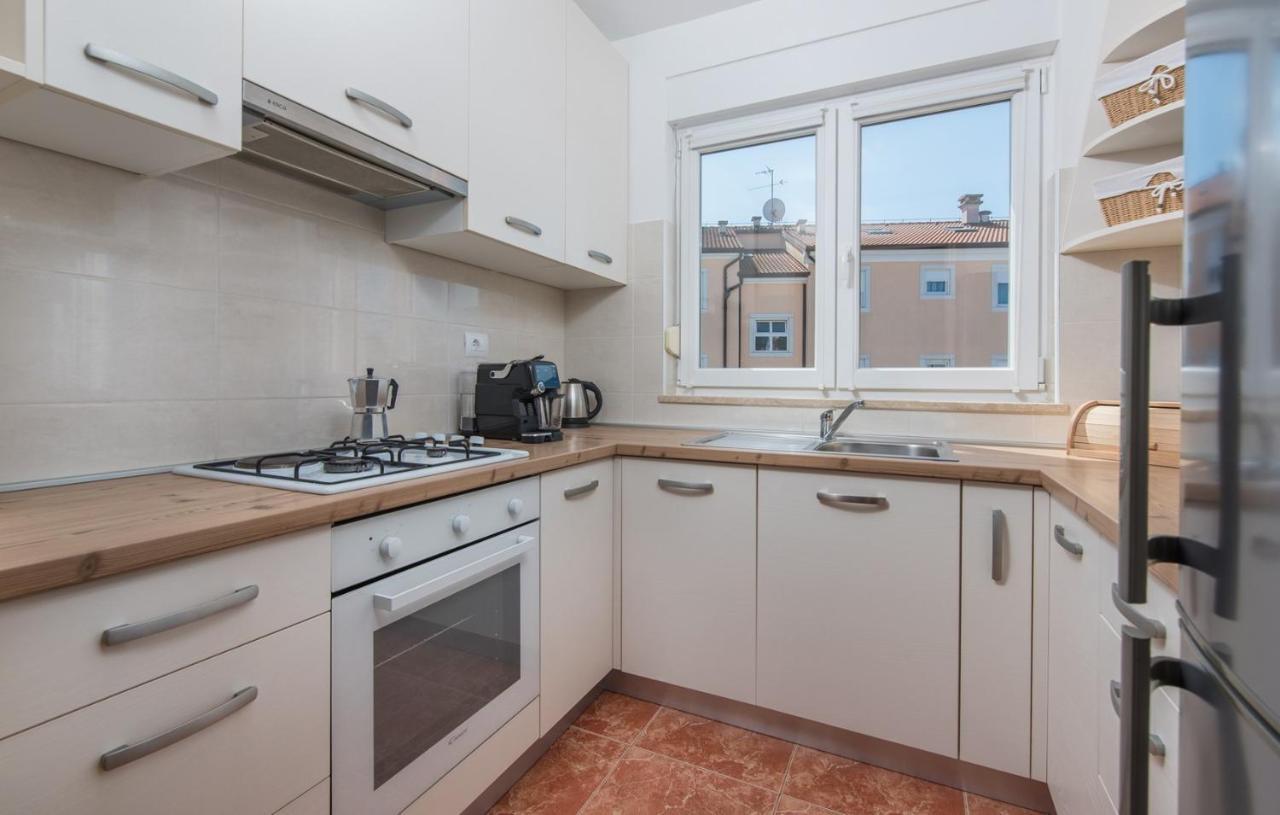 Apartment Melarnian Near The Beach In Umag Bagian luar foto