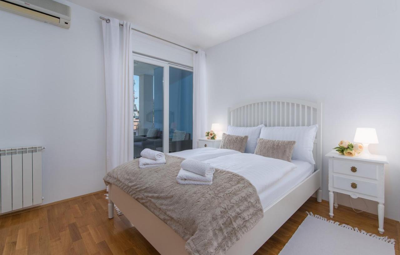 Apartment Melarnian Near The Beach In Umag Bagian luar foto