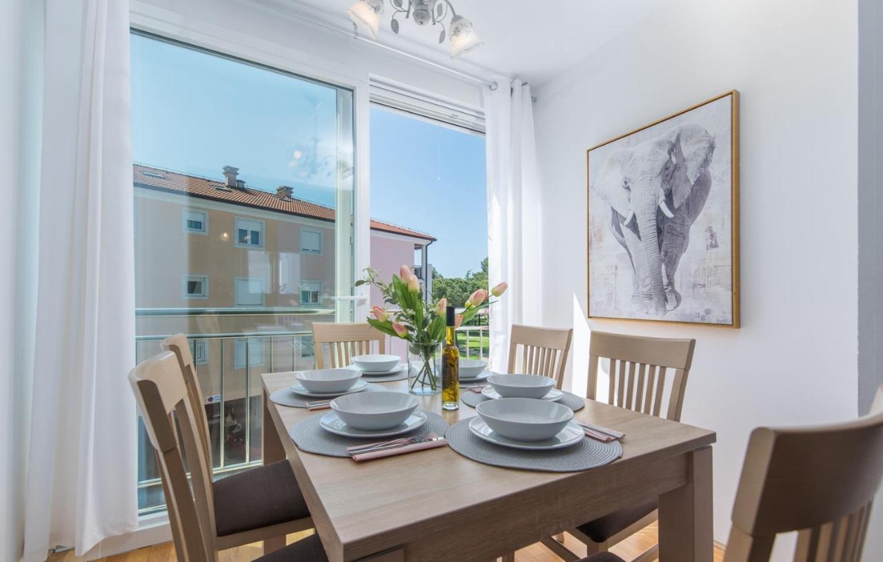 Apartment Melarnian Near The Beach In Umag Bagian luar foto