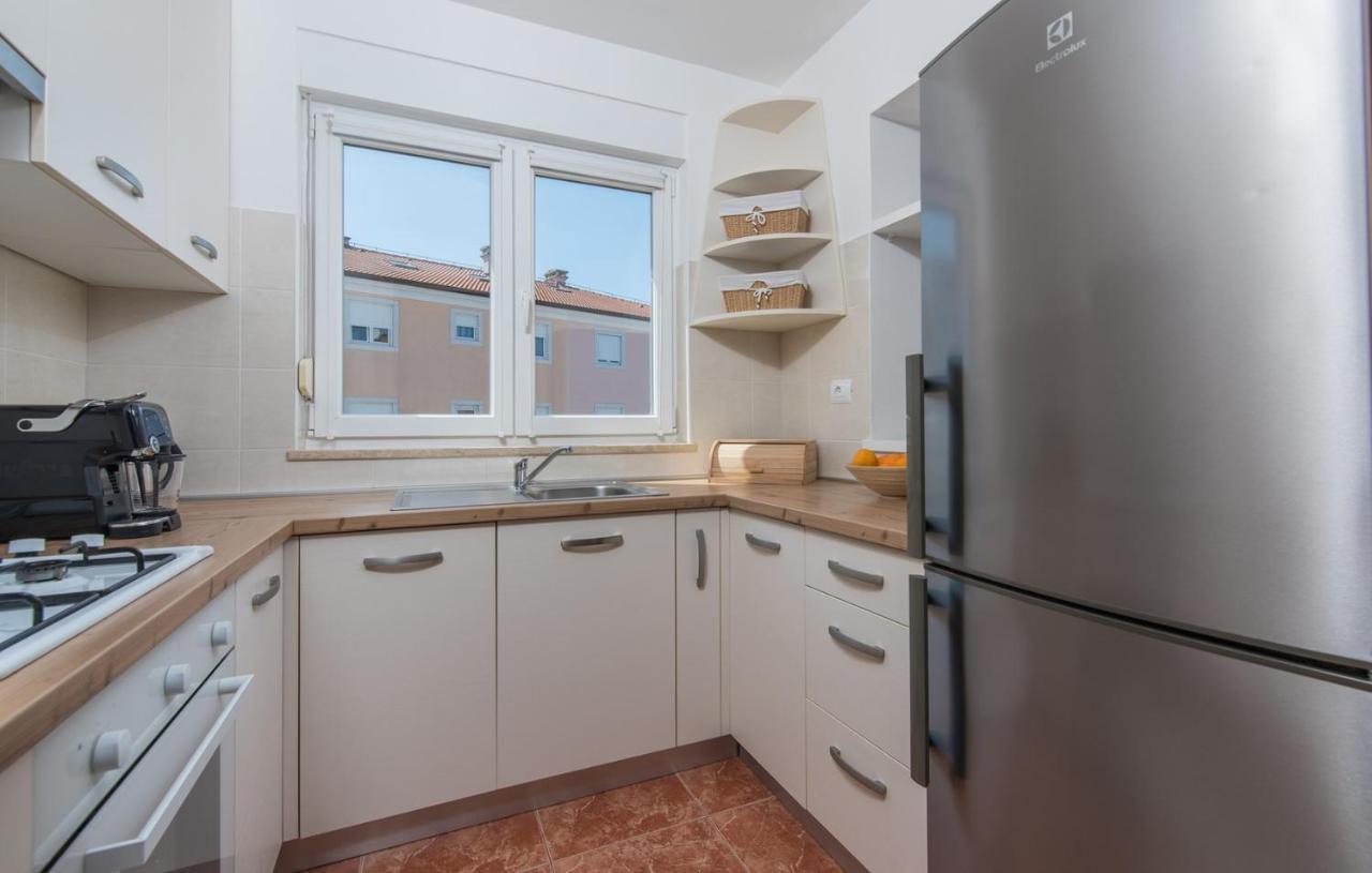 Apartment Melarnian Near The Beach In Umag Bagian luar foto