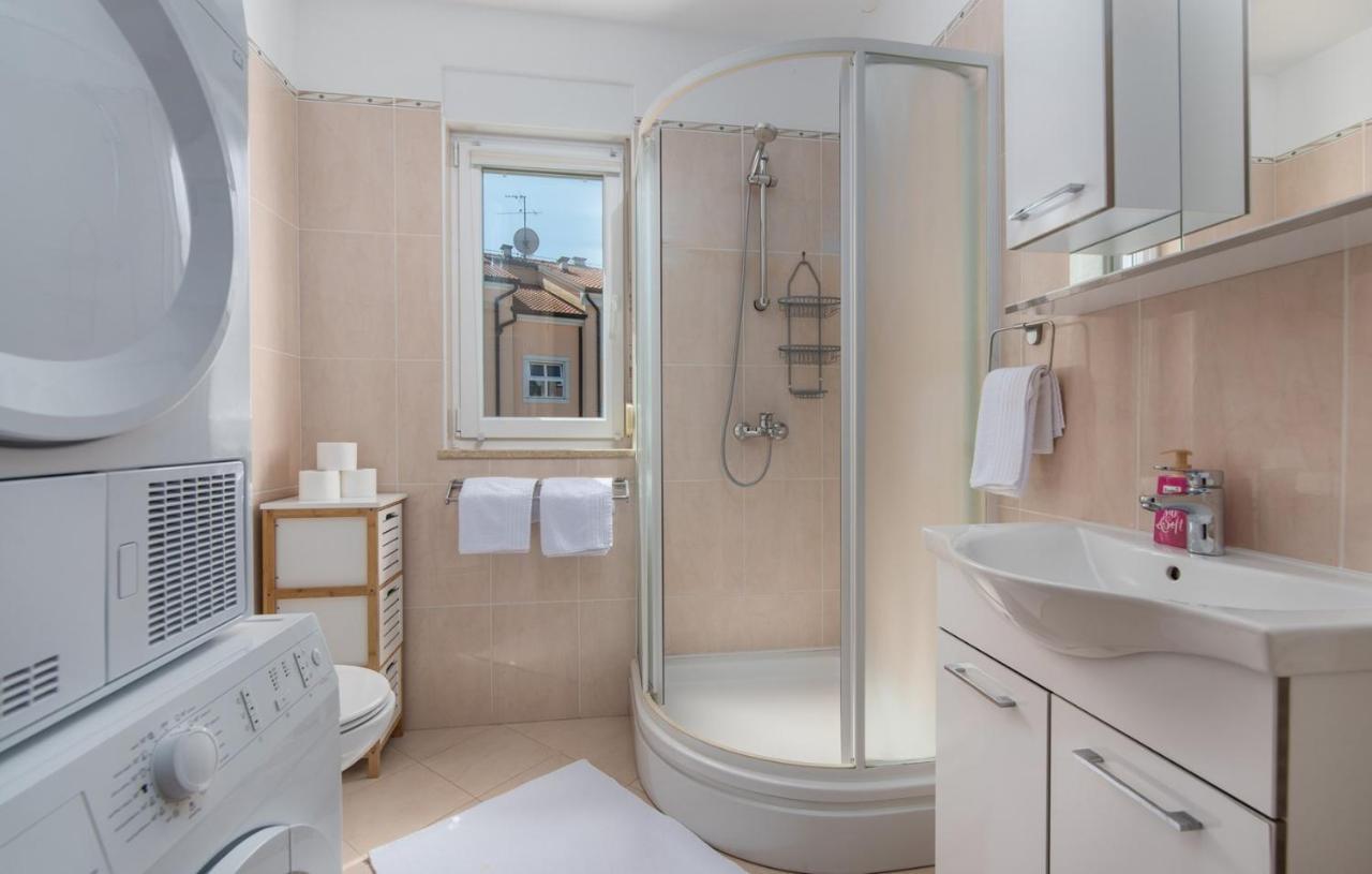 Apartment Melarnian Near The Beach In Umag Bagian luar foto