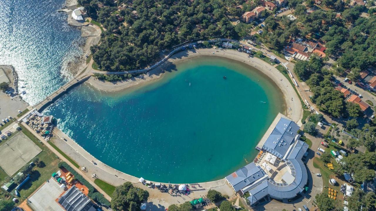 Apartment Melarnian Near The Beach In Umag Bagian luar foto