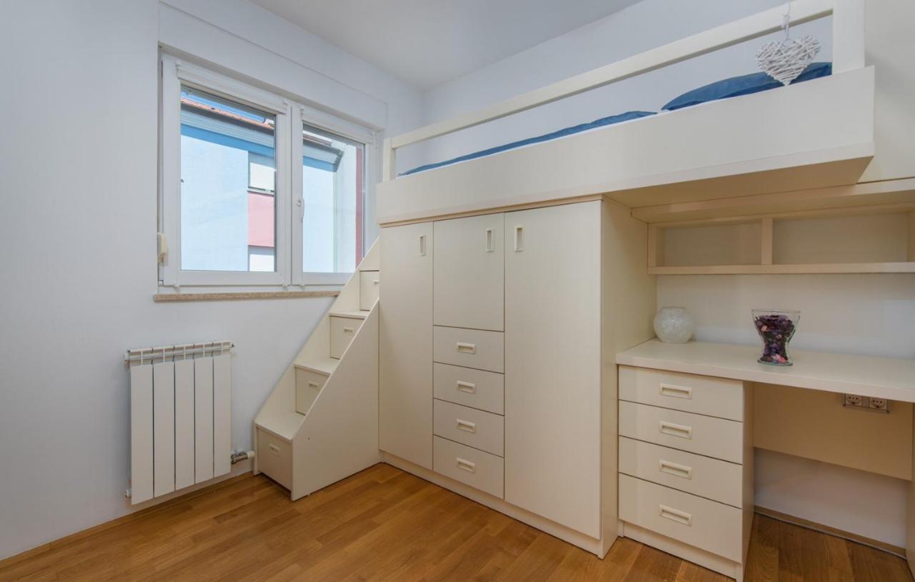 Apartment Melarnian Near The Beach In Umag Bagian luar foto