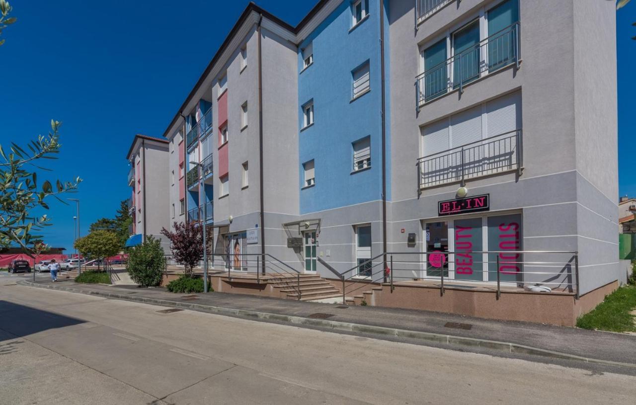 Apartment Melarnian Near The Beach In Umag Bagian luar foto