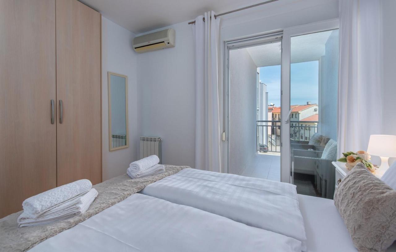 Apartment Melarnian Near The Beach In Umag Bagian luar foto