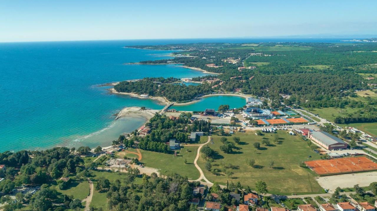 Apartment Melarnian Near The Beach In Umag Bagian luar foto